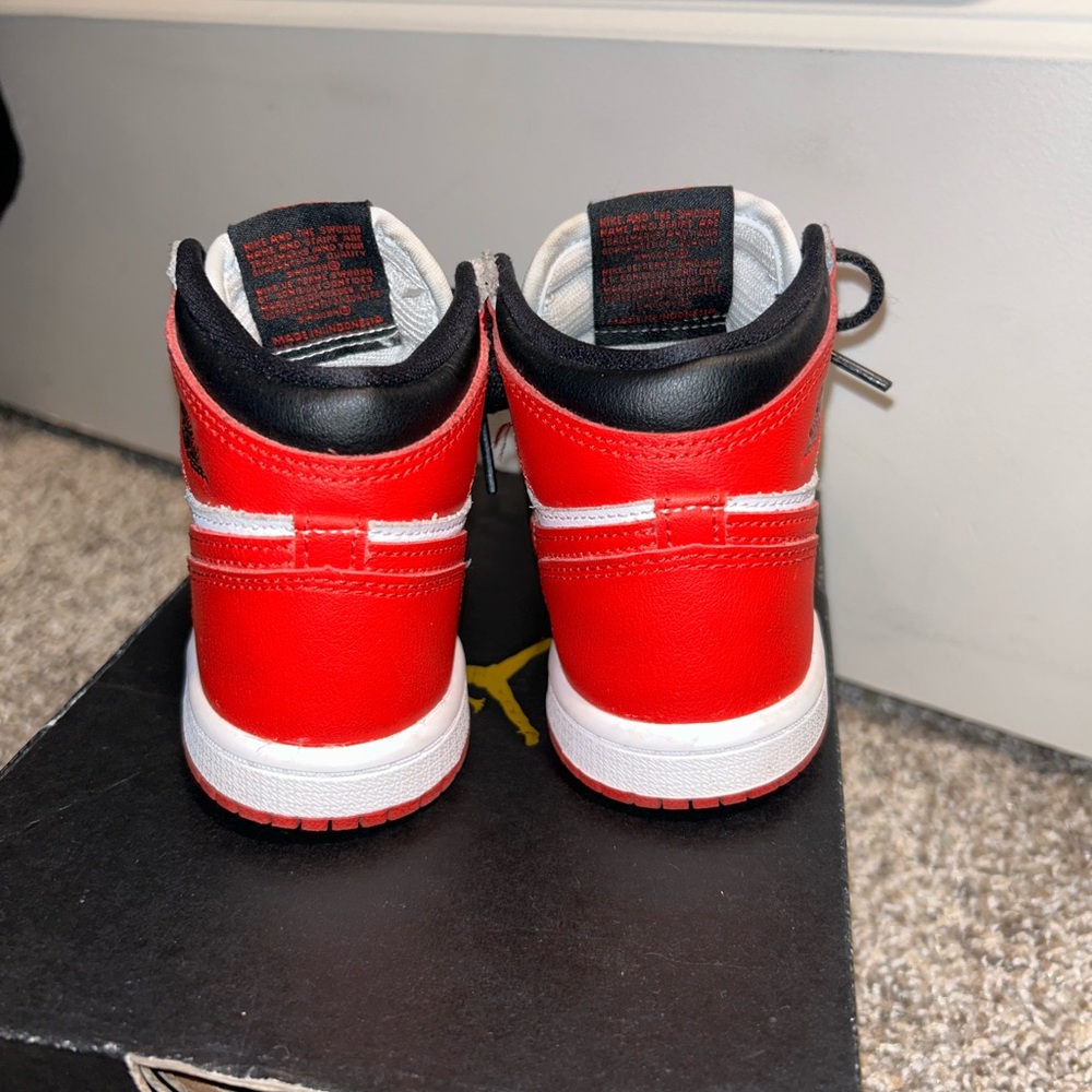 Toddler shoes size 9c - Picture 2 of 4